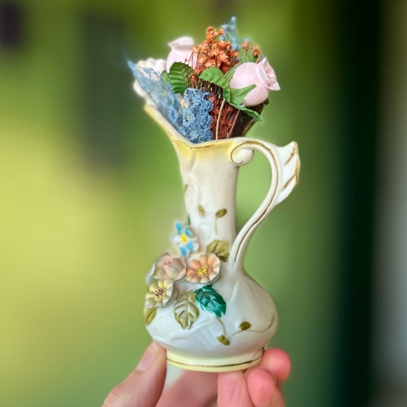 VTG Mini Faux Florals + Lace In 3D Floral Textured Victorian Styled Vase Art - Picture 3 of 7